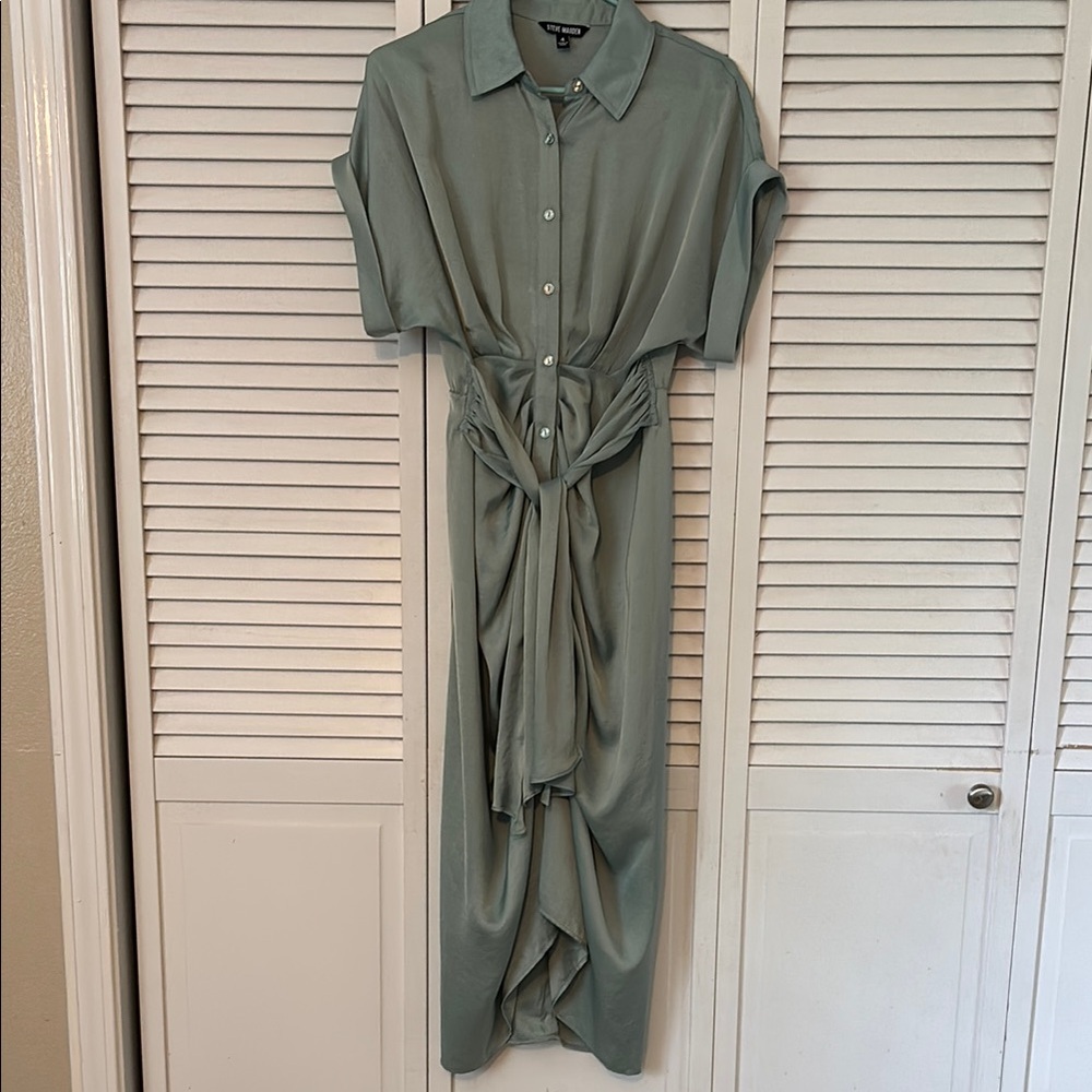 Elegant Sage Green Button-Up Dress